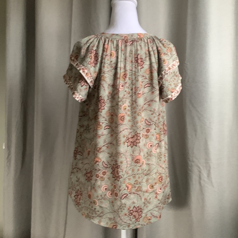 NWT - DR2 Shortsleeved Floral Top Size Small - Picture 4 of 16